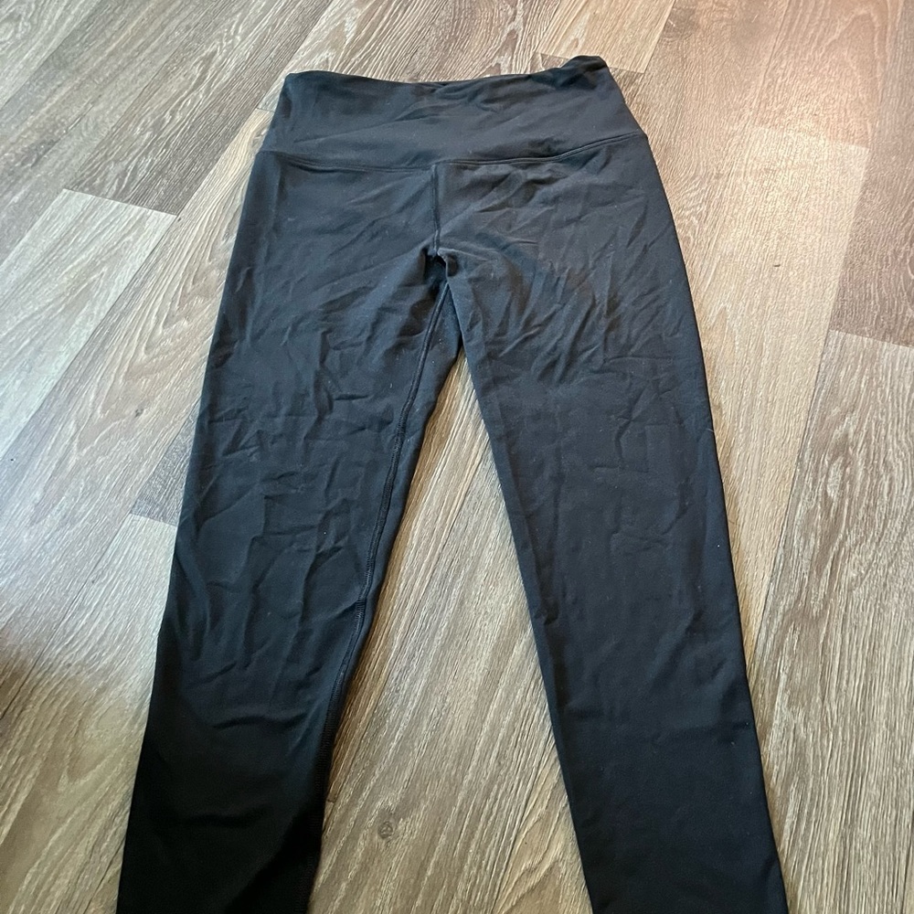 Victoria secret leggings. Good material.don’t fit me.